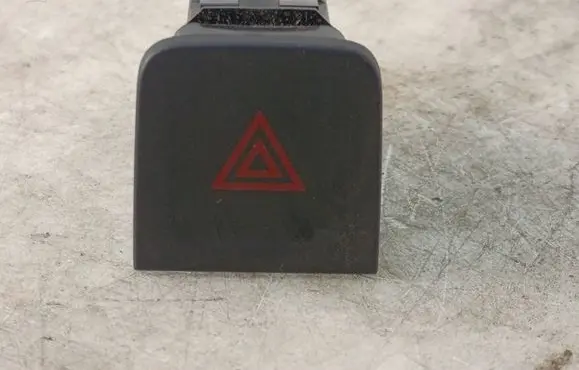 Renault Kadjar Hazard light switch 252900624R 10108023 22102016