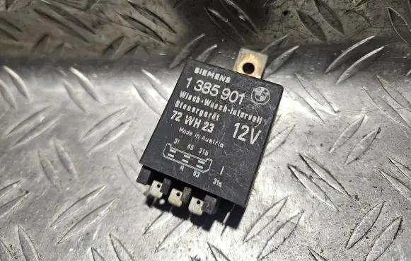 BMW 5 E34 Window wiper relay 1385901