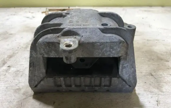 Skoda Superb B6 (3T) Engine mount bracket 1K0199262