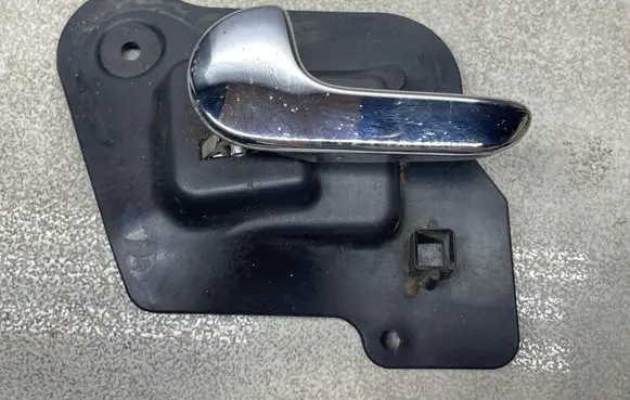 Opel Meriva A Front door interior handle 13121860