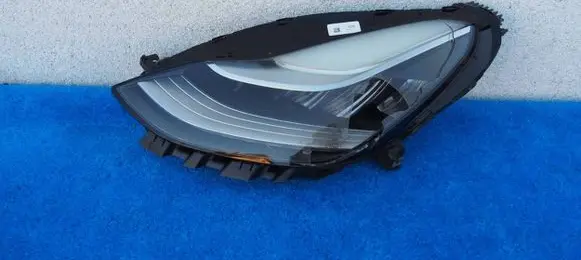 Tesla Model 3 Headlight/headlamp 1077375-00-C