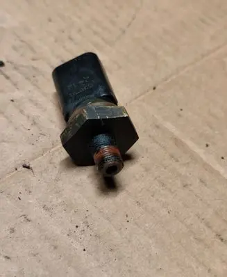 Jeep Cherokee III KJ Oil pressure sensor 56028807AB