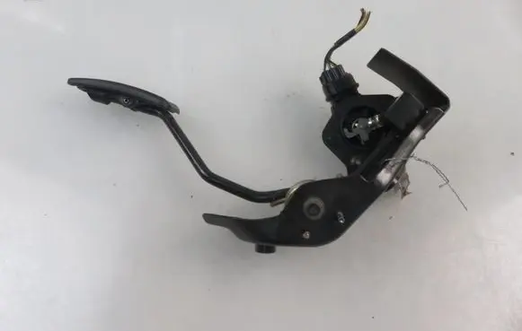 Toyota Avensis T250 Accelerator throttle pedal 