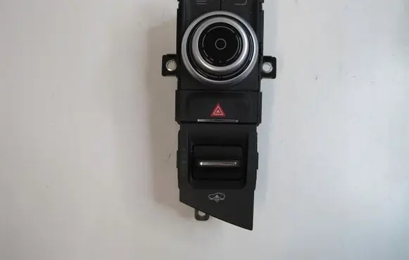 BMW 2 Active Tourer U06 Central console control unit 670064671