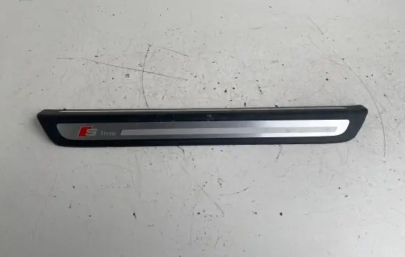 Audi Q5 SQ5 Front sill trim cover 8R0853374