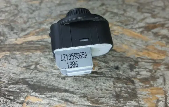 Skoda Octavia Mk2 (1Z) Wing mirror switch 1Z1959565A