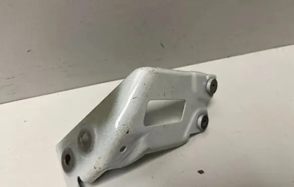 BMW X6 G06 Fender mounting bracket 7472596