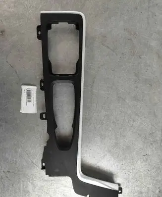 Volvo XC60 Gear shifter surround trim plastic 31417512