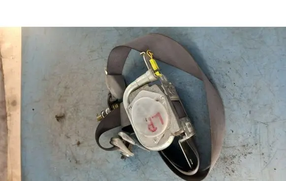 Nissan Quest Front seatbelt 