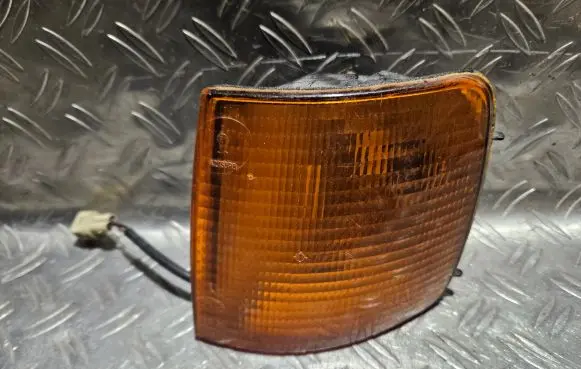 Volkswagen PASSAT B3 Front indicator light 357953050