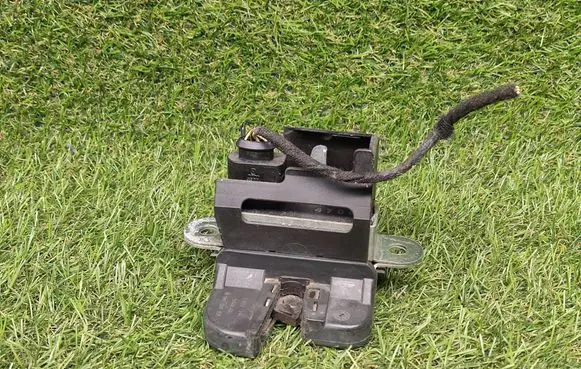 Volkswagen Golf V Tailgate/trunk/boot lock/catch/latch 1K6827505C