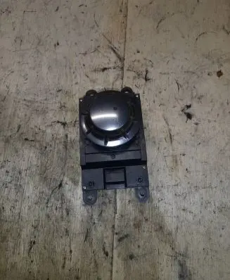 Multifunctional control switch/knob