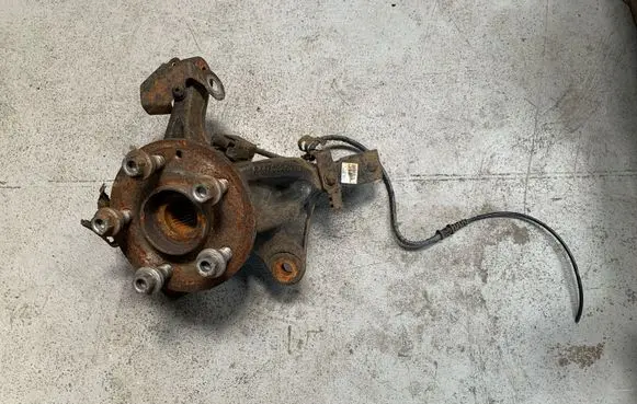 Mercedes-Benz Vito Viano W447 Front wheel hub A4473320301