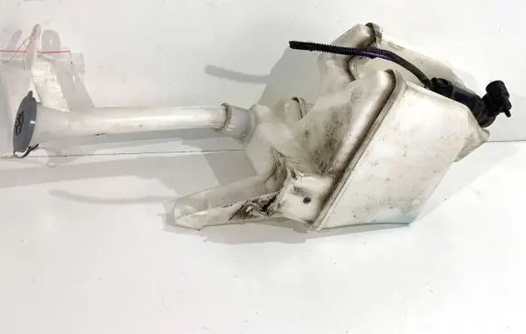 Nissan Juke I F15 Windshield washer fluid reservoir/tank 
