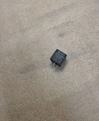 Volkswagen PASSAT B5 Other relay 357906381A