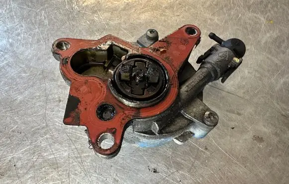 Renault Koleos I Vacuum pump 8200796080