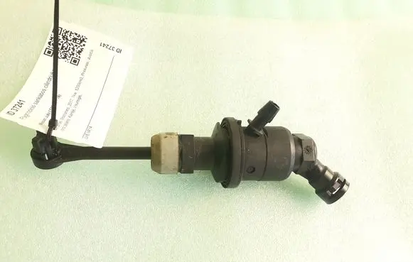 Nissan Juke I F15 Clutch master cylinder 306101U60A 8141505