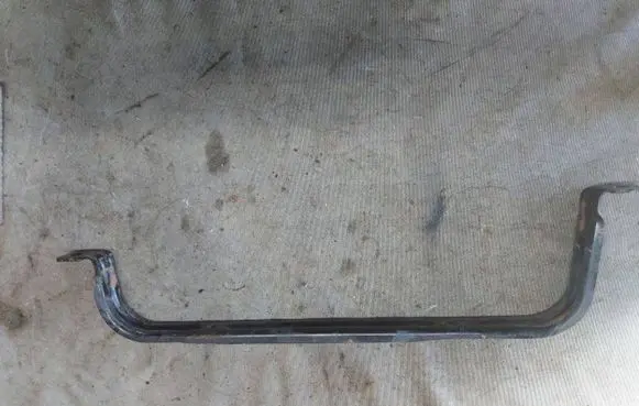 Fuel tank mounting bracket