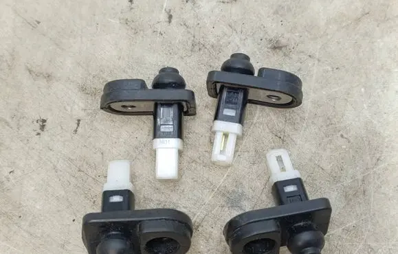 Hyundai Bayon Front door sensor