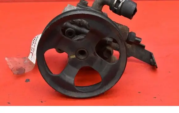 Toyota Corolla Verso E121 Power steering pump 