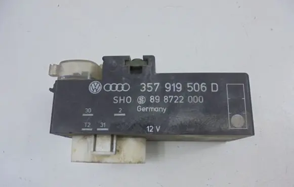 Volkswagen Golf III Fan control module 357919506D