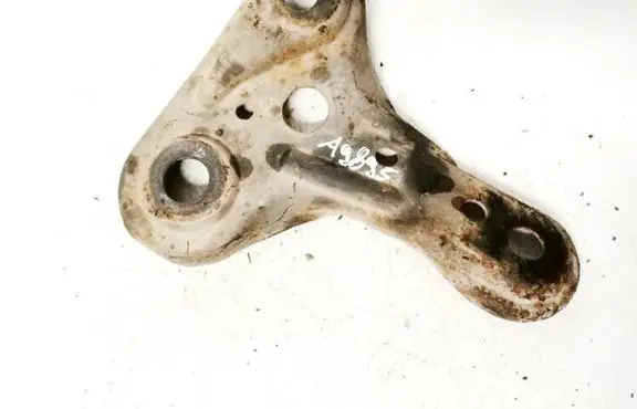 Mazda 6 Engine mounting bracket