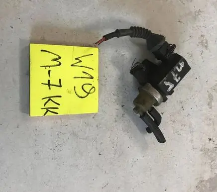 Audi A6 S6 C5 4B Valve vacuum 