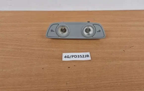 Audi Q7 4M Front seat light 4M0947111