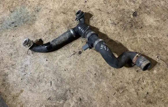 Engine coolant pipe/hose