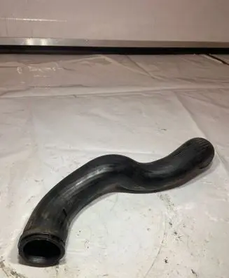 Volvo V70 Intercooler pipe mounting bracket 