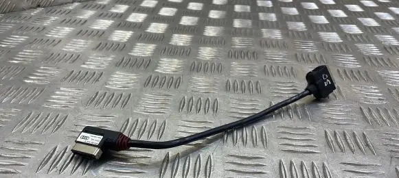 Audi Q5 SQ5 iPod connector socket 4F0051510R