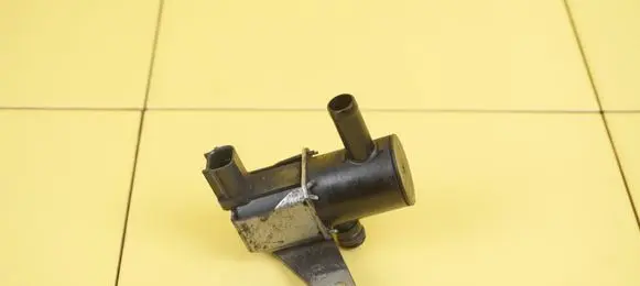 Honda Insight Valve vacuum K5T46872 LDA3