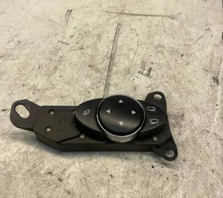Wing mirror switch