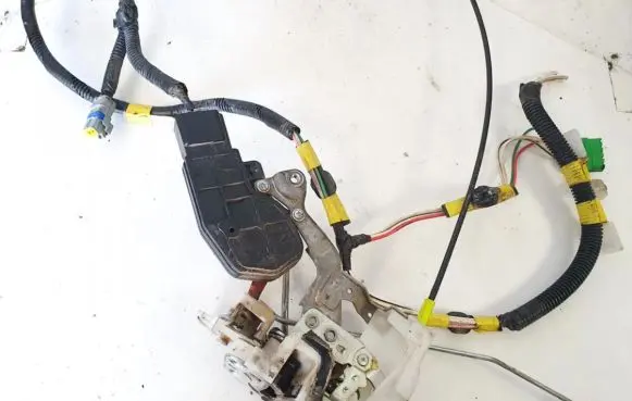Peugeot 107 Front door lock