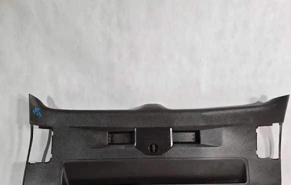 Volkswagen Touareg II Tailgate/trunk upper cover trim 7P6867601A