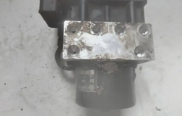 Volkswagen Polo ABS Pump 6X0907379B 6X0614117