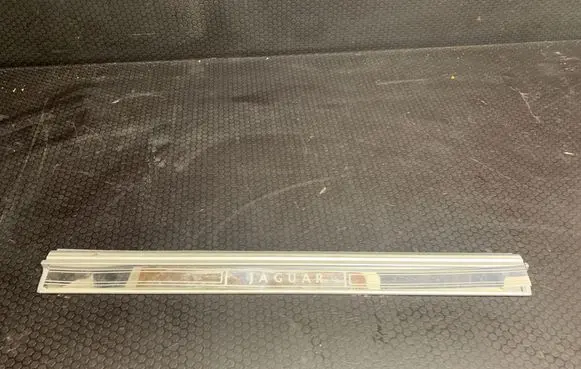 Front sill trim cover