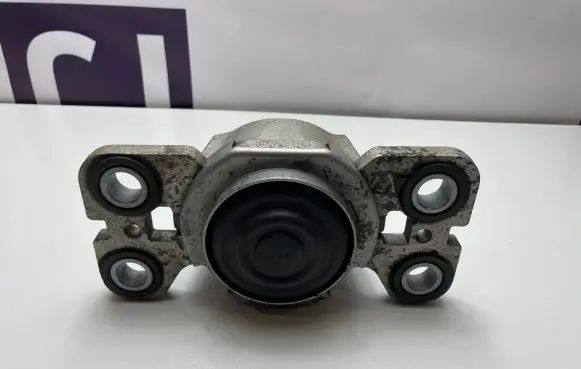 Volvo XC60 Engine mount bracket 8G9N7M121AA