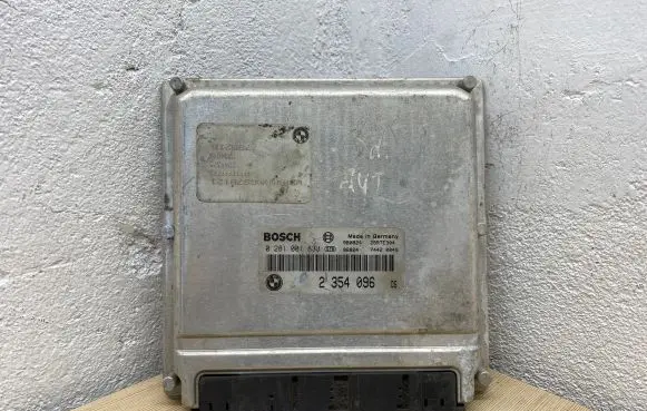 BMW 5 E39 Engine control unit/module 2354096 28RTE304 0281001830