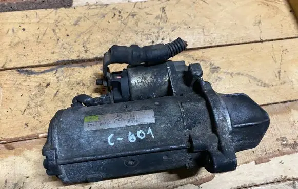 Mercedes-Benz Vito Viano W639 Starter motor 0051511301 A0051511301