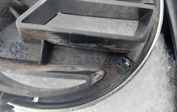 Volkswagen Golf V Manufacturer badge logo/emblem 1T0853601 1T0853601A