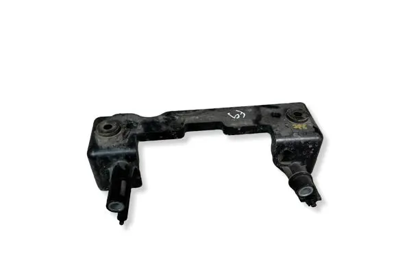 Jaguar F-Pace Intercooler pipe mounting bracket M8A26K785AC