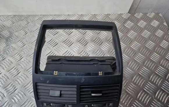 Volkswagen Touareg I Dash center air vent grill 7L6819727