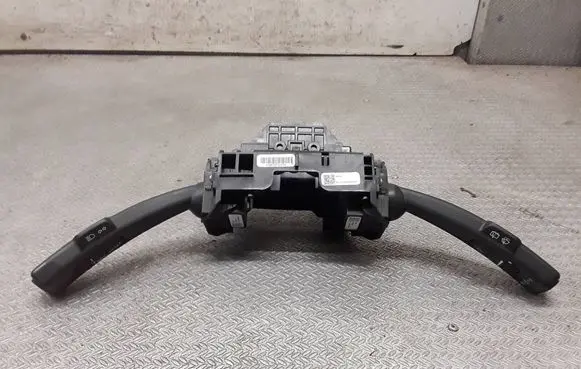 Volvo XC70 Wiper turn signal indicator stalk/switch 30737117