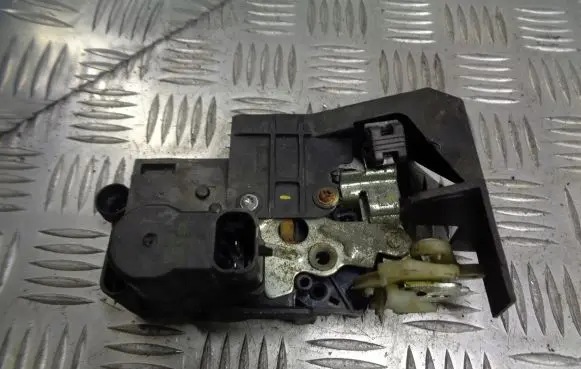 Alfa Romeo 156 Front door lock 18110241