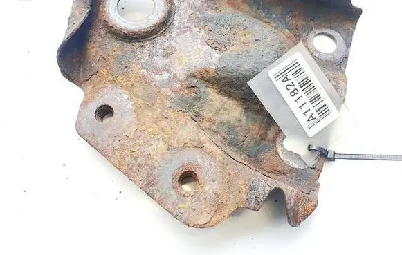 Ford Mondeo MK IV Engine mounting bracket 