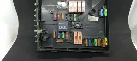 Volkswagen Touran I Fuse module 1K0937125
