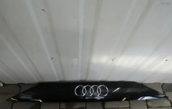 Audi Q8 Trunk door license plate light bar 4M8853236