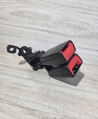 Volkswagen Golf VII Middle seatbelt buckle (rear) 8V0857739A 26032013