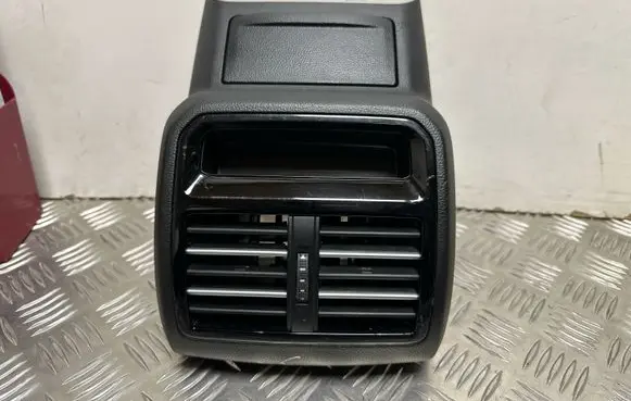 Volkswagen PASSAT B8 Rear air vent grill 3G0864131